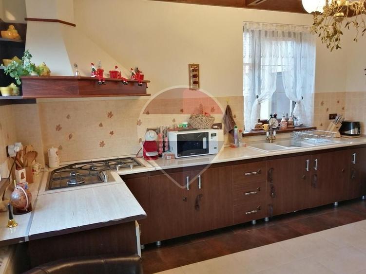 Casă individuală cu 9 camere cu Teren 1365 Mp în Valea Doftanei
