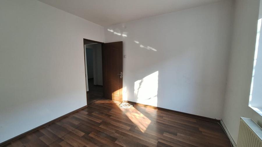 Apartament cu 3 camere decomandat în Dristor