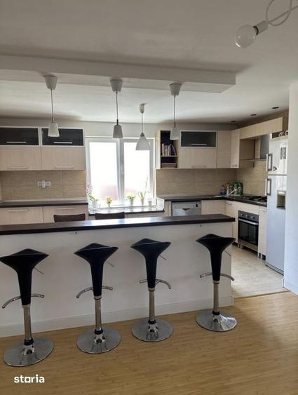 Apartament cu 4 camere, mobilat în Central