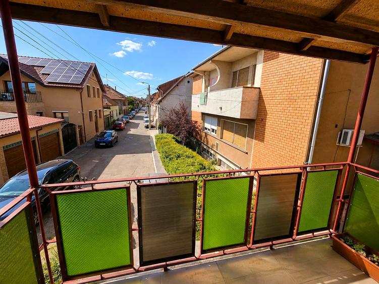 Duplex cu 5 camere cu Canalizare în Central