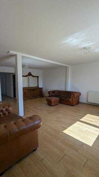 Apartament cu 3 camere semidecomandat în Mihai Bravu