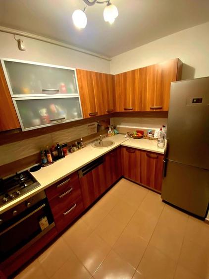 Apartament cu 3 camere decomandat în 13 Decembrie