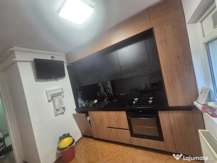 Apartament cu 3 camere decomandat în Exterior Vest