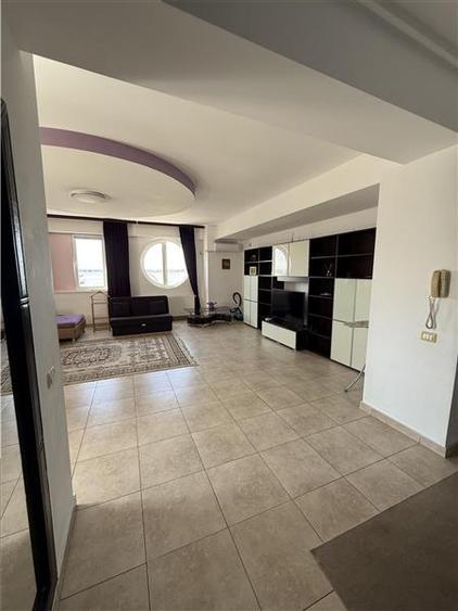 Apartament cu 3 camere decomandat, mobilat în Nord