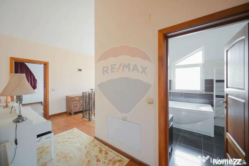 Casă cu 5 camere cu Teren 1000 Mp în Sânmartin