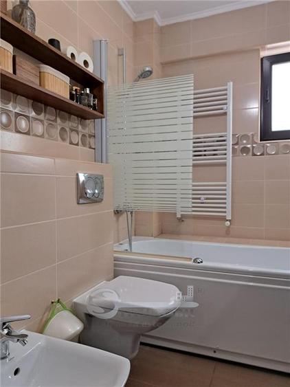 Apartament cu 3 camere decomandat, mobilat în Galata
