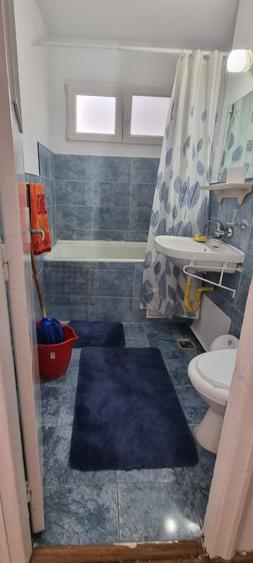 Apartament cu 3 camere decomandat, mobilat în Podu Roș