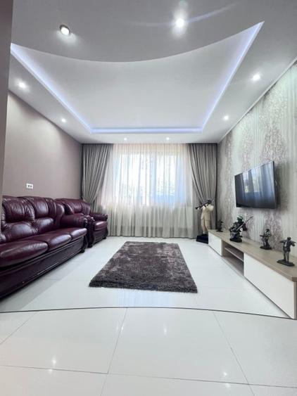 Casă individuală cu 9 camere cu Teren 721 Mp în Clinceni