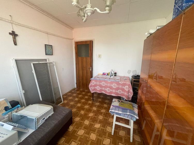 Apartament cu 4 camere decomandat în Berceni
