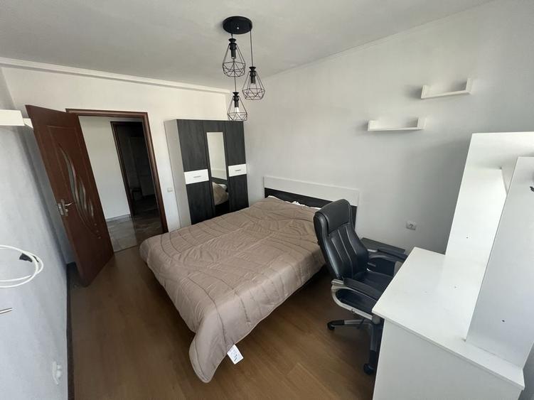 Apartament cu 3 camere decomandat în Florești