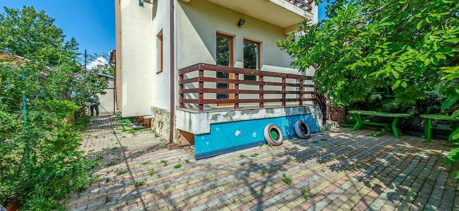 Casă individuală cu 4 camere cu Teren 230 Mp în Apărătorii Patriei