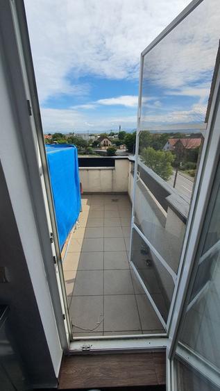 Apartament cu 3 camere decomandat în Est