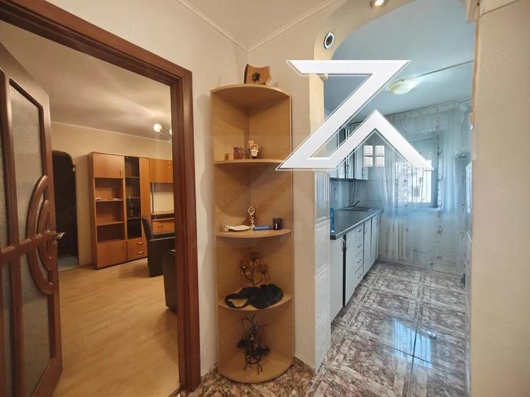 Apartament cu 3 camere semidecomandat în Central