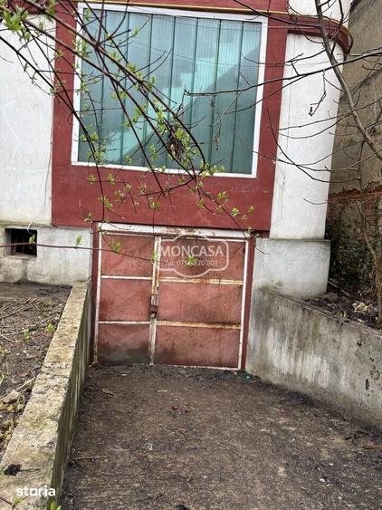 Casă cu 6 camere cu Teren 300 Mp în Central