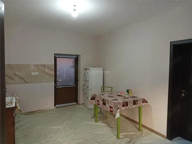 Casă cu Teren 1439 Mp în Socol