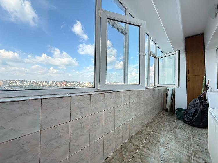 Apartament cu 3 camere decomandat, mobilat în Nicolina