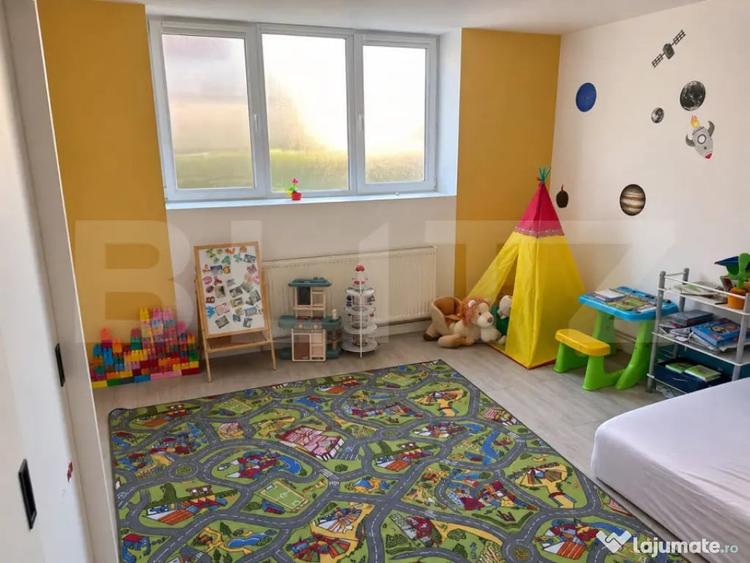 Casă cu 7 camere cu Teren 500 Mp în Central