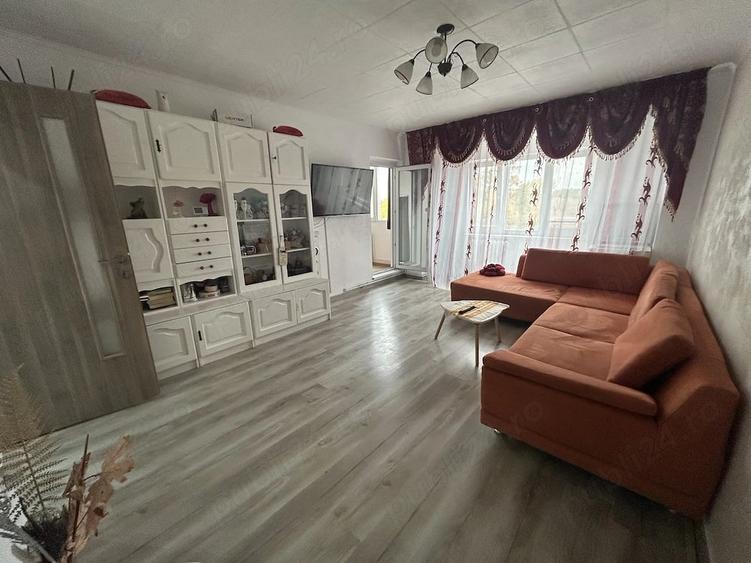 Apartament cu 5 camere decomandat în Central