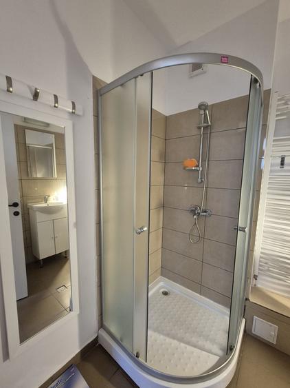 Apartament cu 3 camere semidecomandat în Centrul Civic