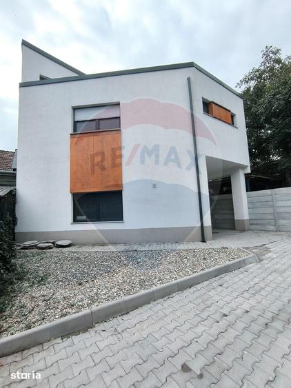 Casă cu Teren 540 Mp în Mărăști