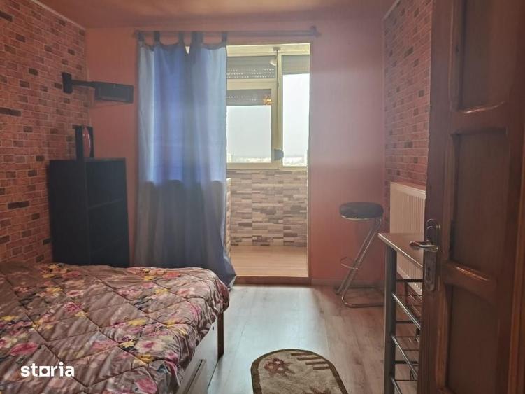 Apartament cu 4 camere decomandat în Viziru 3