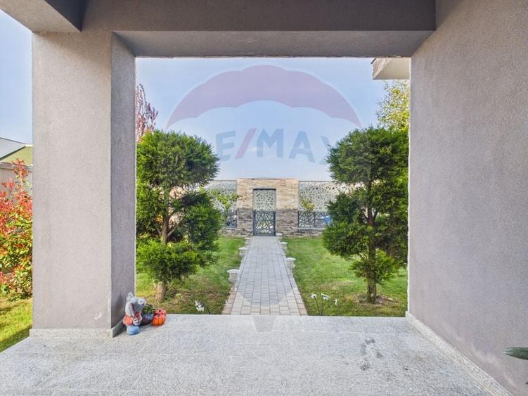Casă individuală cu 5 camere cu Teren 500 Mp în Corbeanca