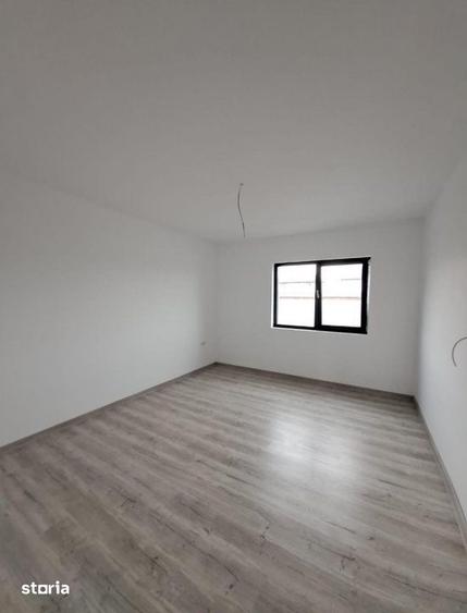 Casă cu 3 camere cu Teren 300 Mp în Central