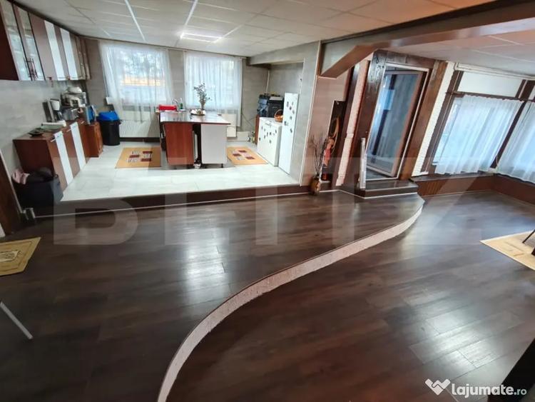Casă cu 7 camere cu Teren 1430 Mp în Mărișel