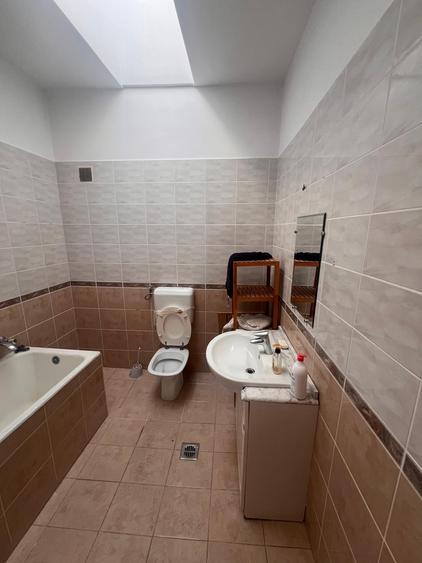 Casă individuală cu 5 camere cu Canalizare în Dorobanți