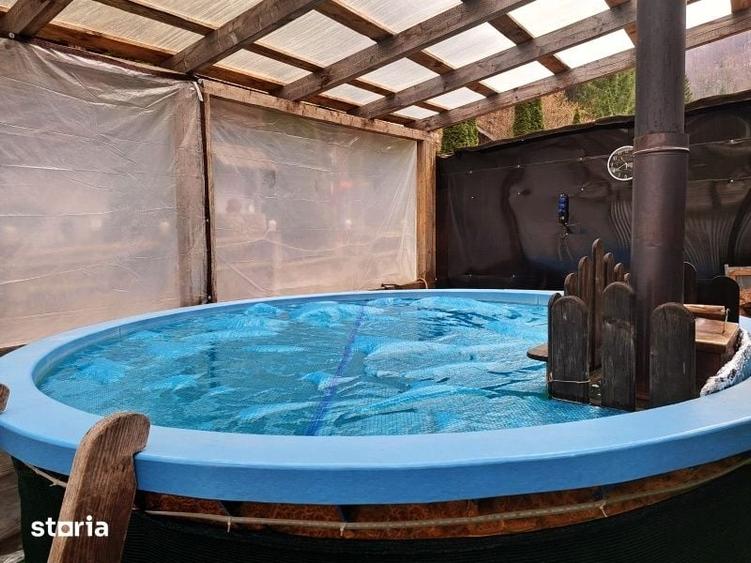 Casă cu 10 camere cu Teren 1500 Mp în Vale