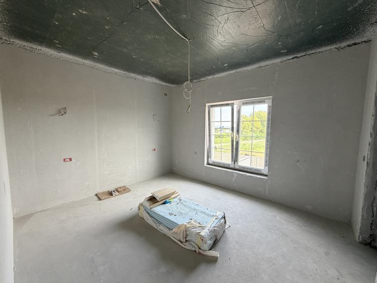 Duplex cu 4 camere cu Canalizare în Moșnița Nouă