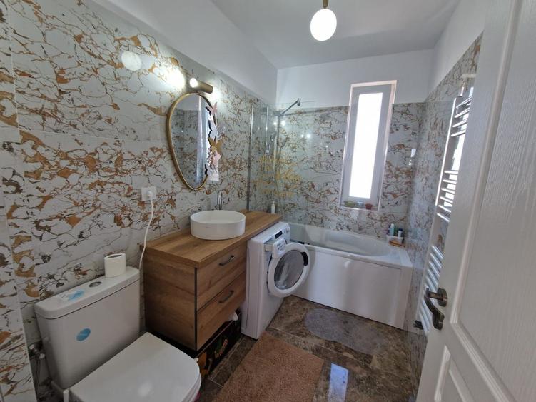 Casă cu 3 camere cu Canalizare în Giroc