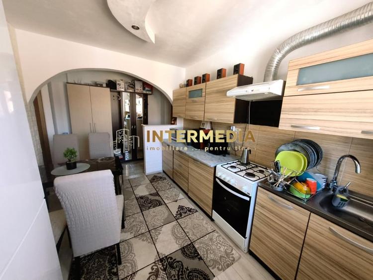 Apartament cu 2 camere semidecomandat, mobilat în Cetate