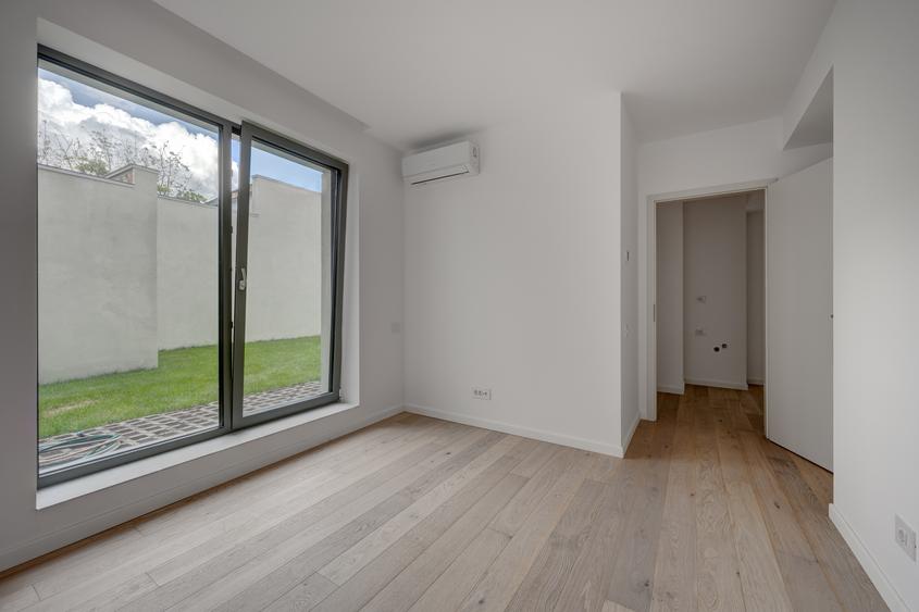 Apartament cu 4 camere semidecomandat în Timpuri Noi