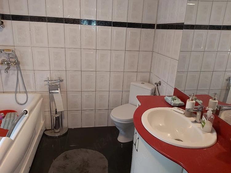 Casă cu Teren 500 Mp în Fabric