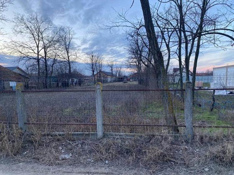 Teren de 1000 mp, în Stăncești