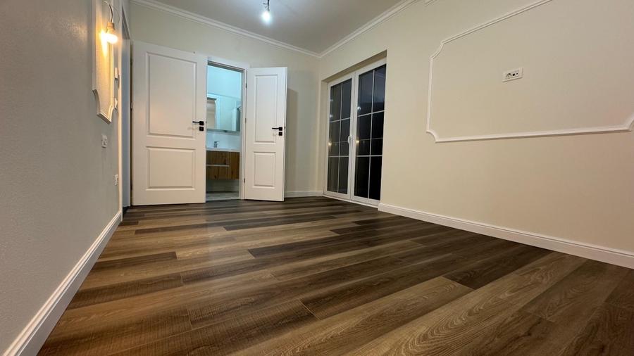 Duplex cu 5 camere cu Canalizare în Moșnița Nouă