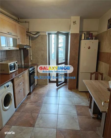 Apartament cu 3 camere semidecomandat în Văcăresti