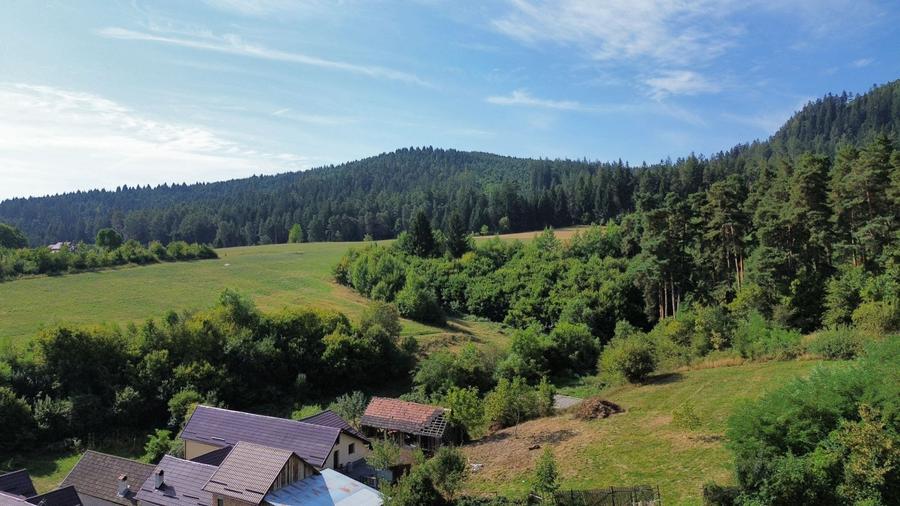 Casă individuală cu 4 camere cu Canalizare în Satulung