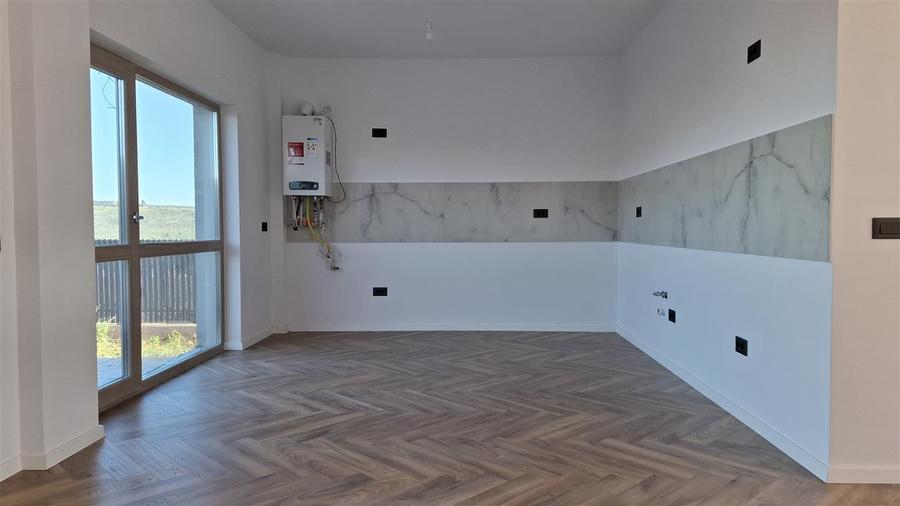 Casă individuală cu 4 camere cu Canalizare în Valea Lupului