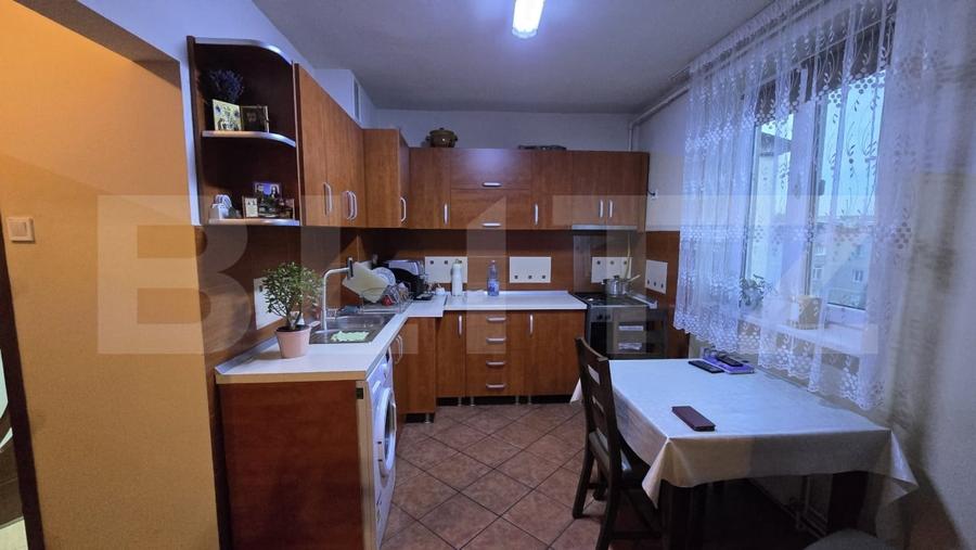 Apartament cu 3 camere decomandat, mobilat în Burdea — fotografia 1