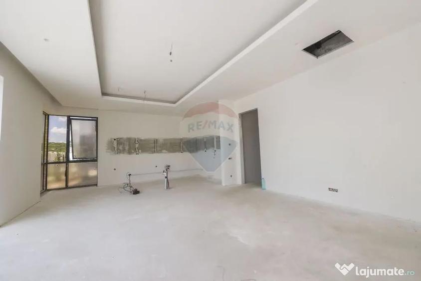 Casă cu 5 camere cu Teren 347 Mp în Borhanci