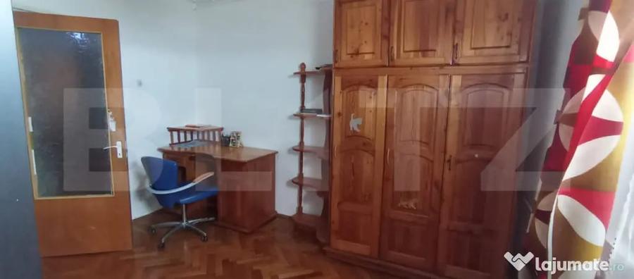 Apartament cu 4 camere decomandat în Central