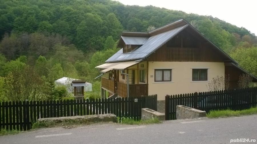Casă cu 2 camere cu Teren 1800 Mp în Posești