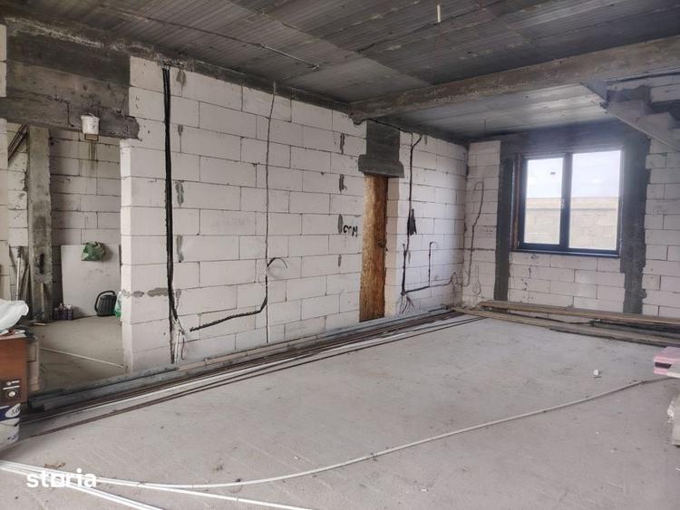 Casă cu 4 camere cu Teren 250 Mp în Cernele