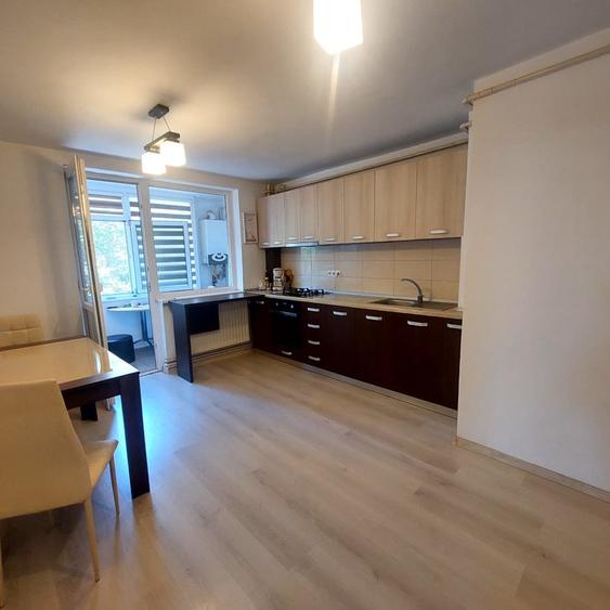 Apartament spatios Micro 18 etaj 1 - 2