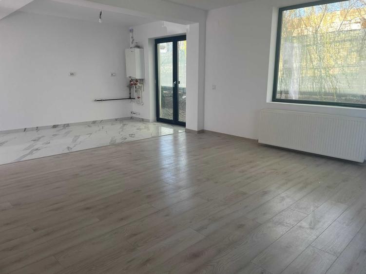 Casă cu 4 camere în Păcuri