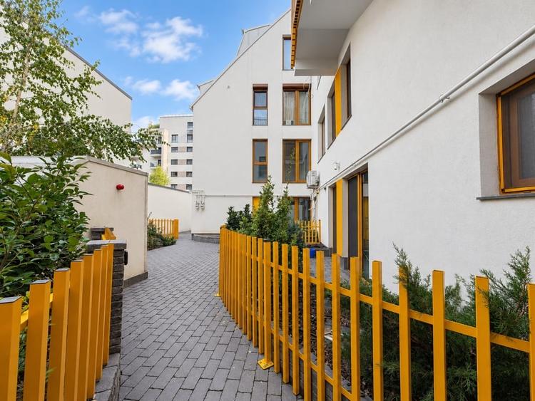 Apartament cu 3 camere decomandat în Domenii