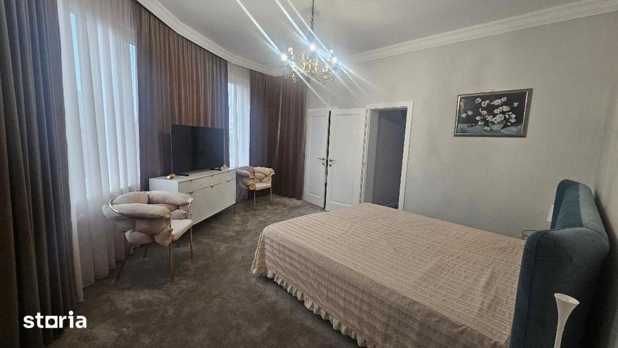 Casă cu 9 camere cu Teren 937 Mp în Cetate