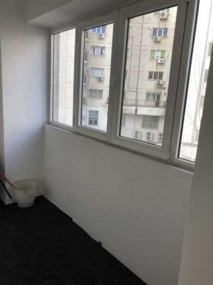 Apartament cu 3 camere semidecomandat, mobilat în P-ța Unirii